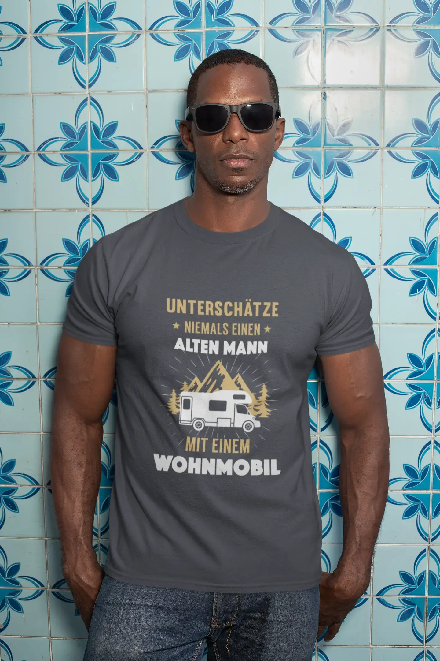 Men's Graphic T-Shirt Unterschätze Niemals Wohnmobil Idea Gift